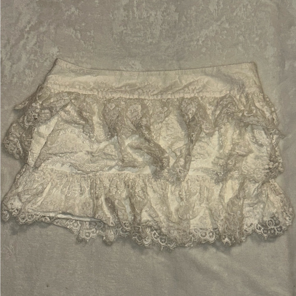 Cream Ruffle lace mini skirt SIZE M
